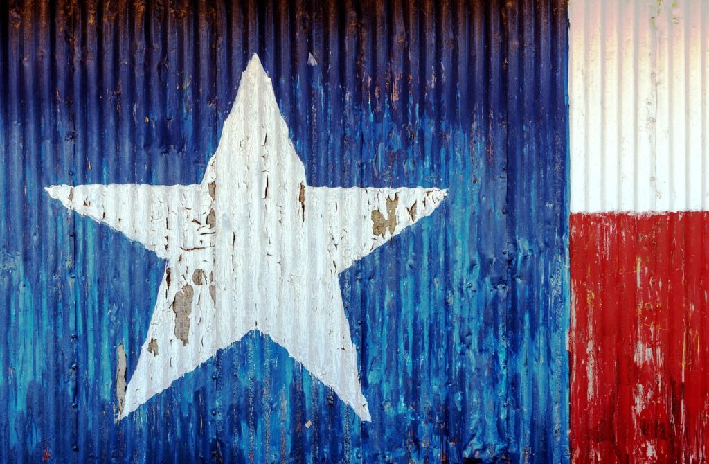 flaga Teksasu wymalowana na ścianie z blachy falistej