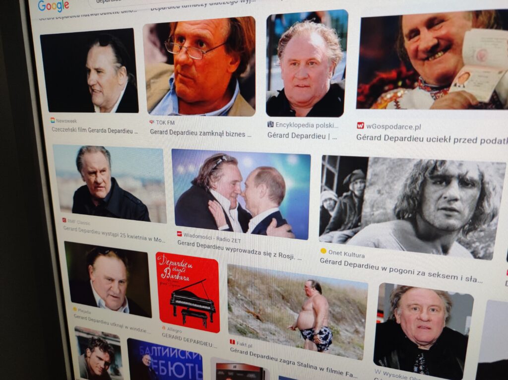 zdjęcie monitora pełnego zdjęć aktora GErarda Depardieu